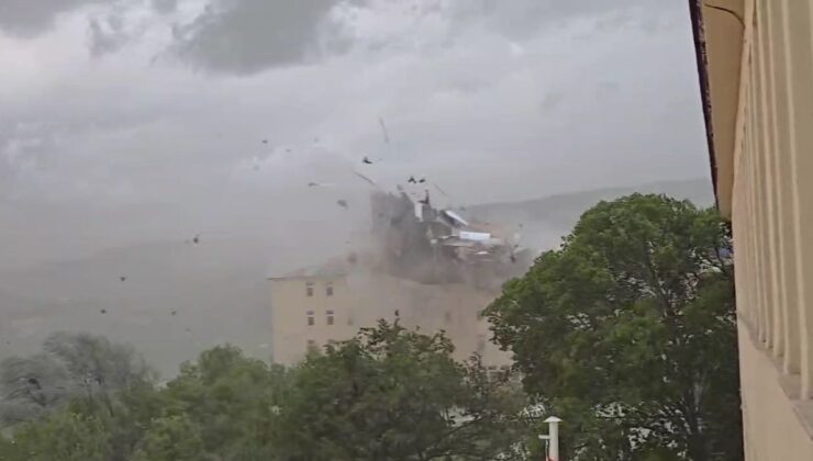 Tunceli’deki fırtınada çatı saniyeler içerisinde parçalandı