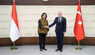 Türkiye ve Endonezya Maliye Bakanları görüştü