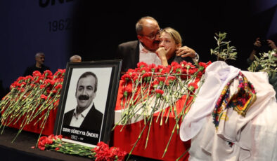 Ünlü isimlerden Sırrı Süreyya Başkan paylaşımı