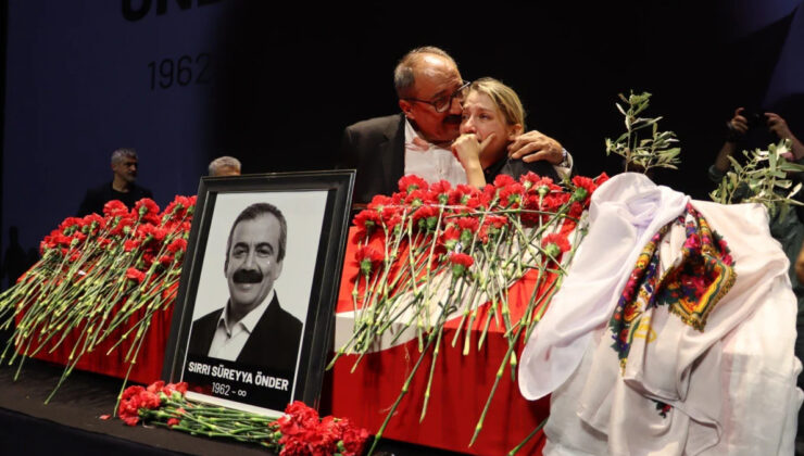 Ünlü isimlerden Sırrı Süreyya Başkan paylaşımı