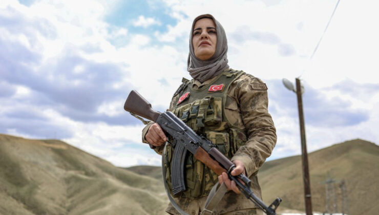 Van’da güvenlik korucusu anne 7/24 misyon başında