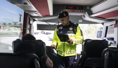 ‘Yolcu’ jandarma takımları kentler ortası otobüslerde kontrolde