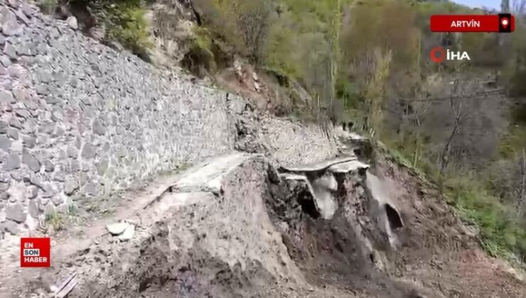 Yusufeli ilçesine yol imali sırasında heyelan meydana geldi