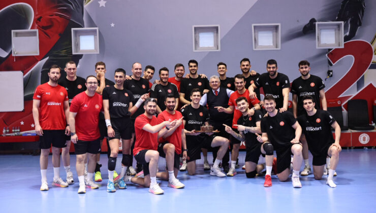 Ziraat Bankkart Voleybol Grubu’nda 5 isimle yollar ayrıldı