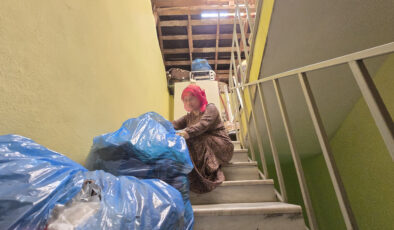 Zonguldak’ta meskenden tahliye edilen bayan çatıda yaşamaya başladı