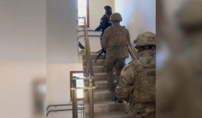 27 vilayette FETÖ operasyonu: 101 kuşkulu yakalandı