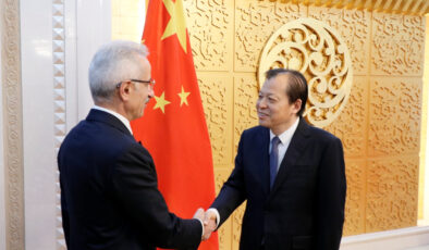 Abdulkadir Uraloğlu Çin’de mevkidaşı Liu Vey ile bir ortaya geldi