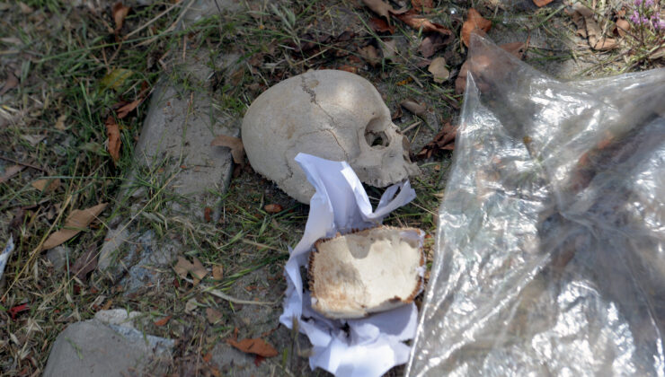 Adana’da çöpte kafatası bulundu: Uzman tabibin paklık yapan eşi atmış