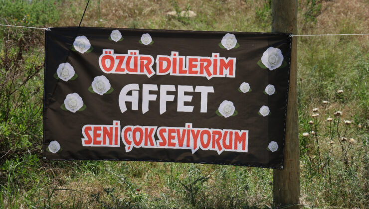 Adana’da gizemli afiş dikkat çekti