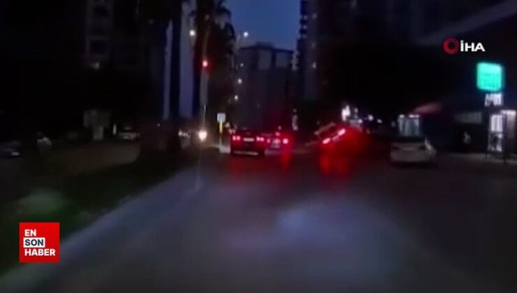 Adana’da makas atan araba zincirleme kazaya neden oldu