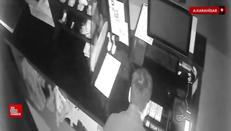 Afyonkarahisar’da kafenin yazarkasasında para çalan kuşkulu tutuklandı