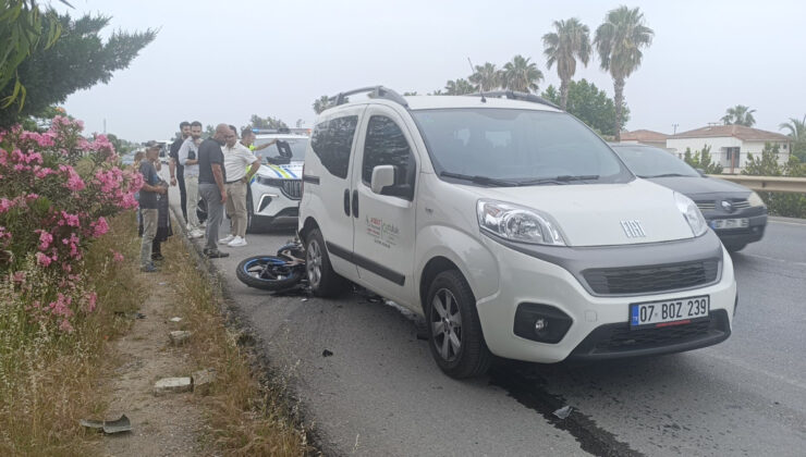 Antalya’da emniyet şeridinde duran araca motosiklet çarptı