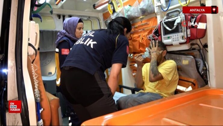 Antalya’da kamyon kırmızı ışıkta bekleyen arabaya geriden çarptı.