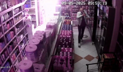 Antalya’da market sahibini oyalayıp, içki çaldılar