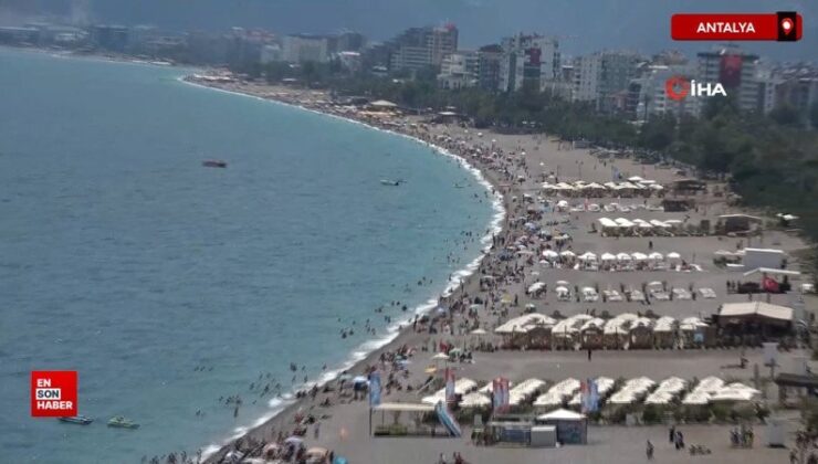 Antalya’da sıcak havayı fırsat bilenler kıyıya koştu