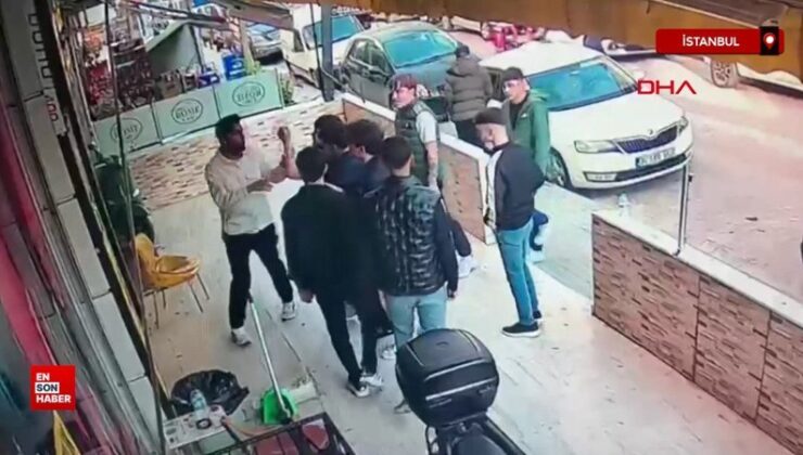 Avcılar’da internet kafede bıçaklı arbede kamerada