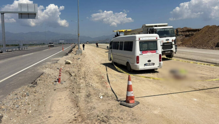 Aydın’da geri hareket yapan minibüsün altında kaldı