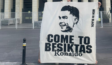 Beşiktaş taraftarından Cristiano Ronaldo pankartı