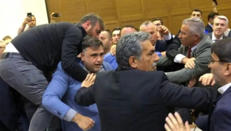 Bursa Büyükşehir Belediye Meclisi’nde arbede çıktı