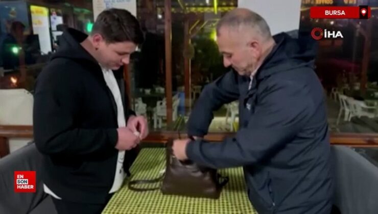 Bursa’da altın dolu çantayı sahibine teslim etti