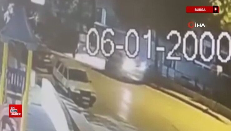 Bursa’da denetimden çıkıp park halindeki araçlara çarpan şoför kayıplara karıştı