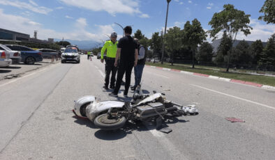 Bursa’da kaza yapan bisikletli ambulansa binmemek için direndi