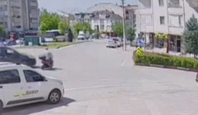 Bursa’da motosikletli muhtarın karıştığı kaza kamerada