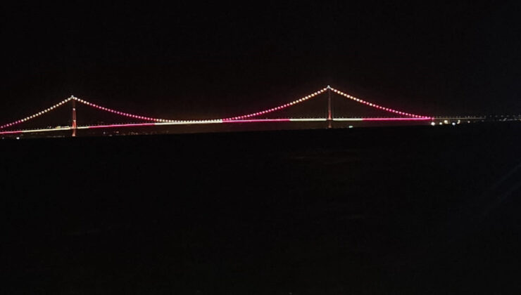 Çanakkale Köprüsü sarı-kırmızı renklerle aydınlatıldı