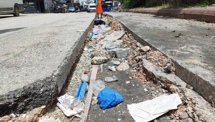 CHP’li Seyhan Belediyesi çöpleri toplamadı: Mahalleli muhtarla tartıştı