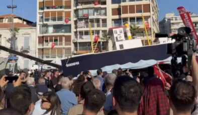 CHP’nin İzmir mitingine maket Bandırma Vapuru getirildi