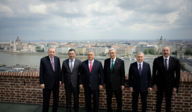 Cumhurbaşkanı Erdoğan Macaristan’da: Budapeşte’de hatıra fotoğrafı