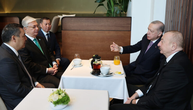 Cumhurbaşkanı Erdoğan’ın Macaristan’da önderlerle samimi sohbeti