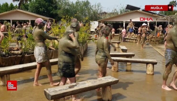 Dalyan’daki çamur banyosu turistlerin ilgi odağı oldu