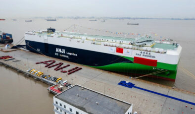 Dünyanın en büyük araba gemisi, Çin’den Avrupa’ya gerçek yola çıktı