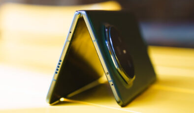 Dünyanın en ince katlanabilir telefonu haziranda geliyor