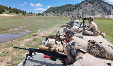 Dünyanın en uygun keskin nişancı timinin birinci üç sırası Türk askerlerinin