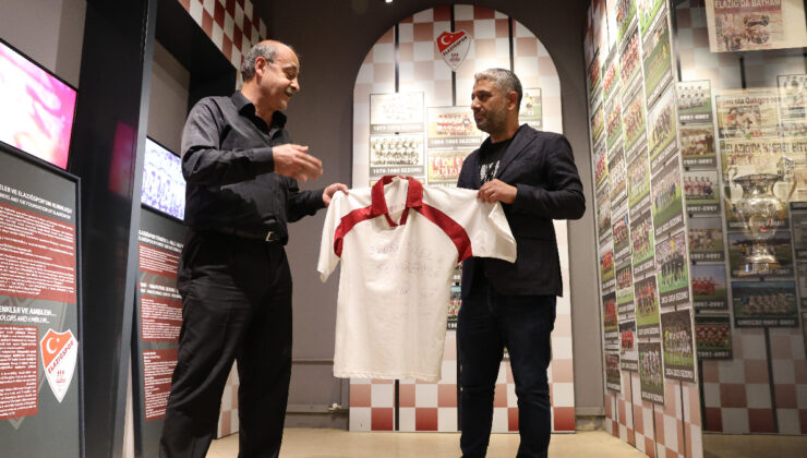 Elazığspor’un birinci sefer Harika Lige çıktığı formayı, müzeye bağışladı