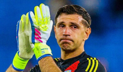 Emiliano Martinez, maçı sonrası gözyaşlarını tutamadı