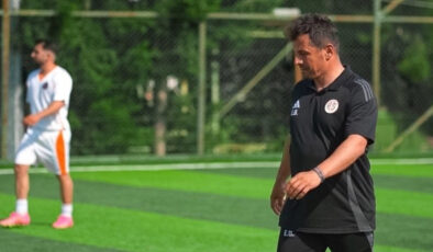 Emre Belözoğlu’ndan öğrencilere sürpriz!