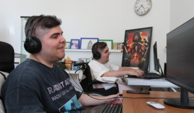 Eskişehir’de sadece parmaklarını kullanabilen ikizler bin modül besteledi