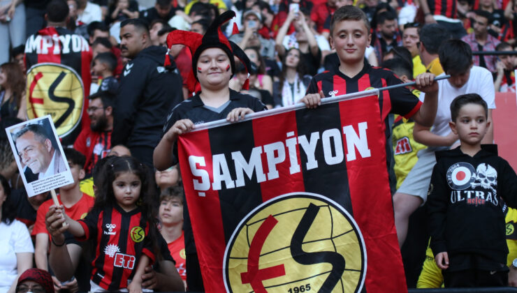Eskişehirspor’un şampiyonluk coşkusu yeni stadyumda taçlandı