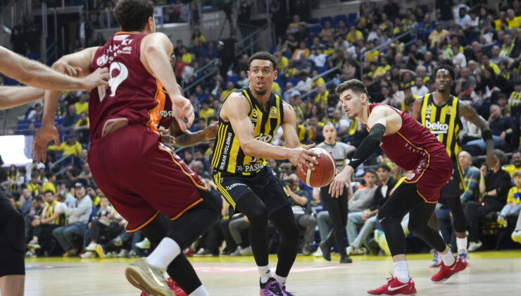 Fenerbahçe’den Galatasaray’a 24 sayı fark