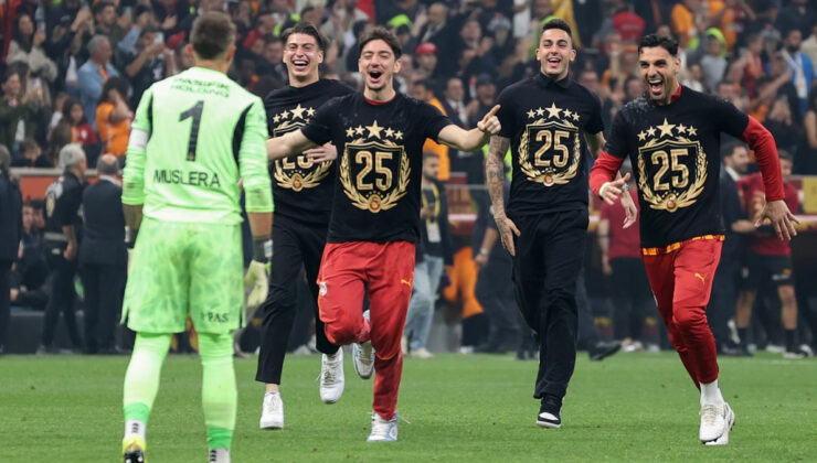 Galatasaraylı futbolculardan şampiyonluk sevinci
