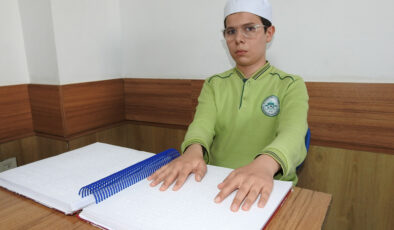 Gaziantep’te görme engelli depremzede genç 15 ayda hafız oldu