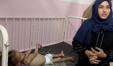 Gazze’de bir çocuk daha açlık yüzünden can vermek üzere