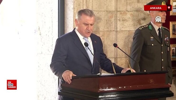 Gençlik ve Spor Bakanı Bak, 19 Mayıs hasebiyle Anıtkabir’i ziyaret etti