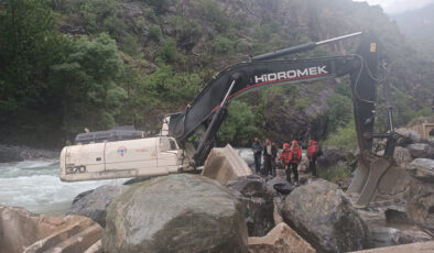 Hakkari’de derede kaybolan genç aranıyor