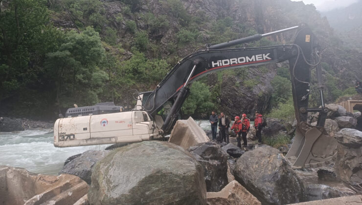 Hakkari’de derede kaybolan genç aranıyor