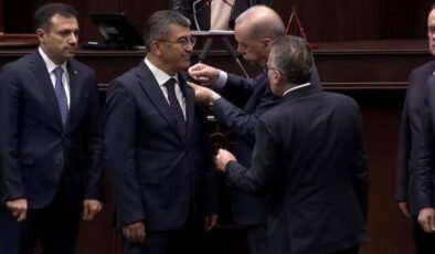 Hasan Ekici, AK Parti’ye katıldı: Rozetini Cumhurbaşkanı Erdoğan taktı