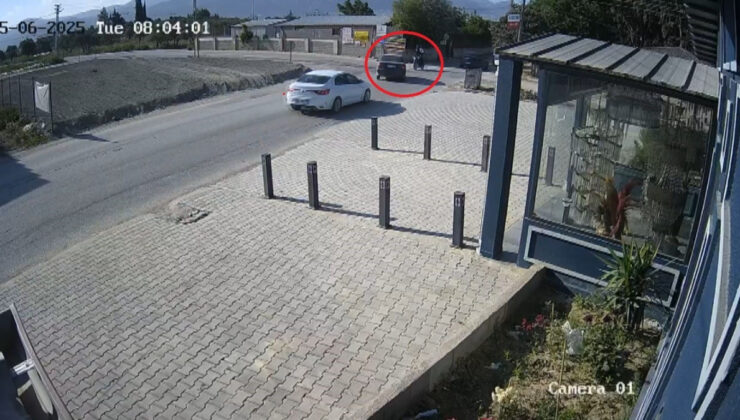 Hatay’da arabayla çarpışan motosikletten metrelerce havaya uçtu